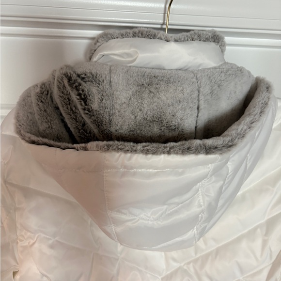 Nautica Women's White Quilted Winter Jacket. NWOT - Picture 11 of 12